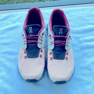 On Cloud Running Cloud 5only worn 3 x